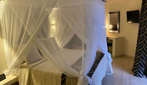 Family Room, 1 Queen Bed with Sofa bed