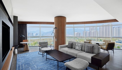 Executive Suite, 1 King Bed, Balcony