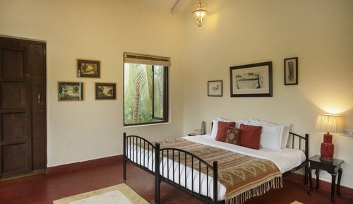 Room, 4 Bedrooms (Asanji)
