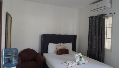 Standard Studio, 1 Queen Bed, Non Smoking, Refrigerator & Microwave (RELAXING)