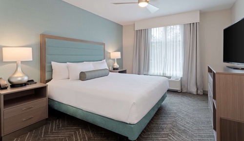 Suite, 1 King Bed, Accessible (Hearing)