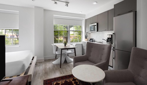 Deluxe Studio, 1 Queen Bed with Sofa bed, Non Smoking