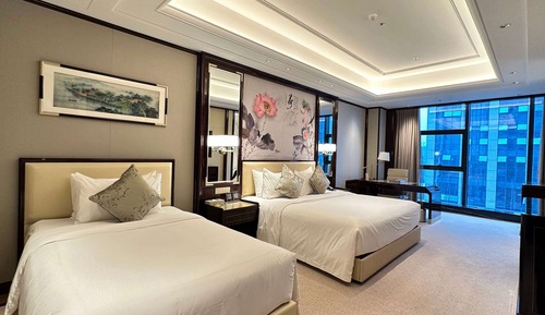 Family Room, 1 King Bed, Smoking (1.35 Small Bed)