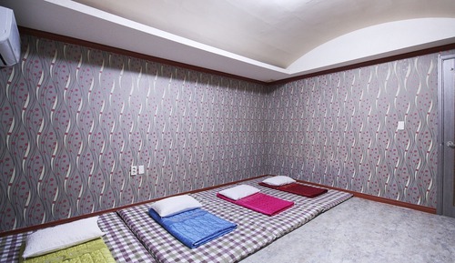 Room (Ondol (for 5 people))