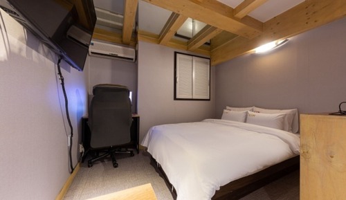 Room (Standard - Parking payment available )