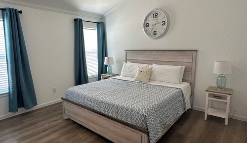 Premier Cabin, 1 King Bed with Sofa bed, Lake View