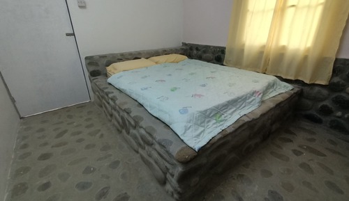 Room, Shared Bathroom