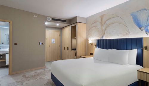 Family Room, 1 King Bed, Connecting Rooms