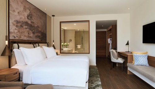 Superior Room, 1 King Bed, Pool Access