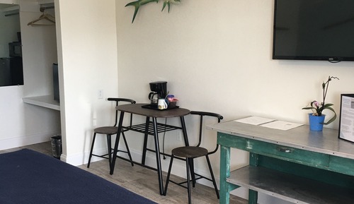 Standard Single Room, 1 King Bed, Non Smoking, Partial Sea View (18)