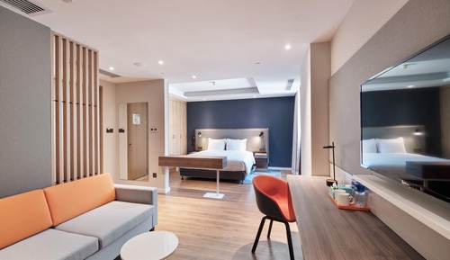 Suite, 1 King Bed