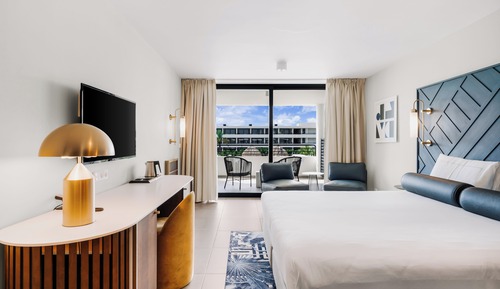 Deluxe Room, 1 King Bed, Partial Ocean View