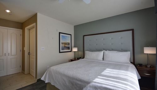 Suite, 1 King Bed, Accessible (Hearing)