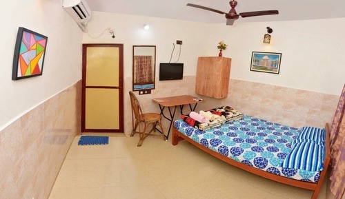 Deluxe Double Room (AC)