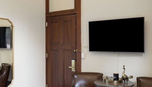 Suite, 1 King Bed (Celeste Suite)
