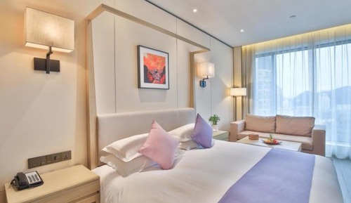 Deluxe King Room