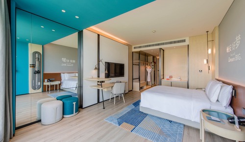 1 King Bed Premium