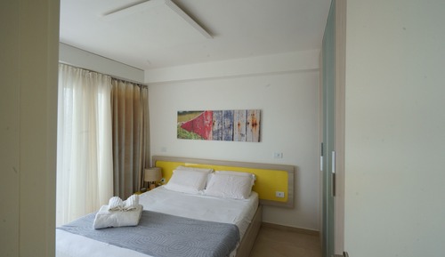 Superior Suite, Partial Ocean View (305)