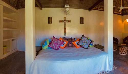 Comfort Room, 1 King Bed, Pool View, Poolside