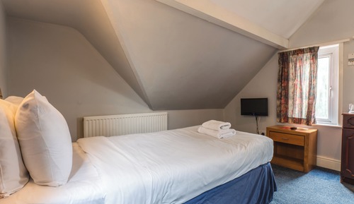 Basic Twin Room with Shared Bathroom