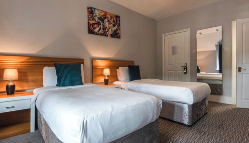 Twin Room with Bathroom