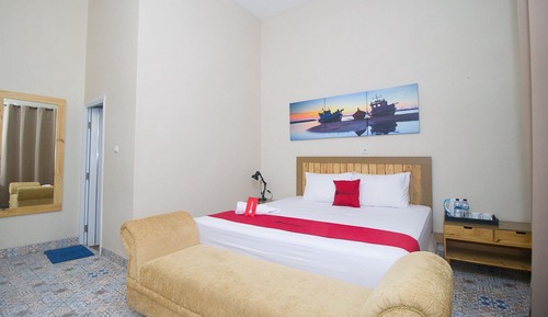 Premium Room (RedDoorz)