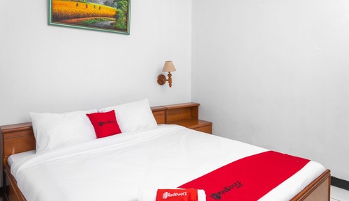Double Room (RedDoorz)