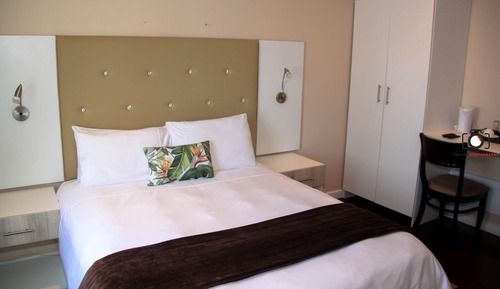 Deluxe Room, 1 Queen Bed, Patio