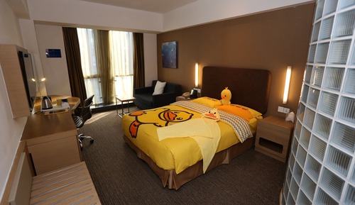 Standard Room, 1 Queen Bed with Sofa bed