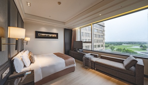 Hollywood Bed Golf View