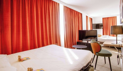 Executive Room, 1 Queen Bed with Sofa bed (with double bed and sofa for 2 person)