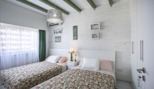 Hipster Two-Bedroom Apartment (D418)