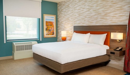 Studio, 1 King Bed, Accessible (Roll-In Shower)