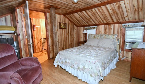 House, Multiple Beds (Mishka (Bear Cub Retreat)at Sleepy Cr)