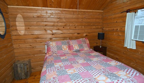 House, 1 Double Bed (Whispering Hills - Couples Getaway)