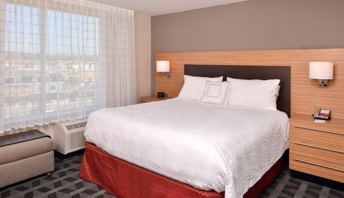 Studio, 1 King Bed with Sofa bed (Mobility/Hearing Access, Roll-In Shwr)
