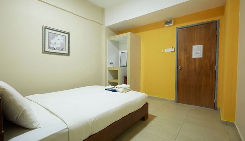 Deluxe Queen with balcony Village view