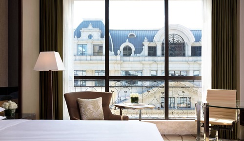 Executive Room, 1 King Bed, City View