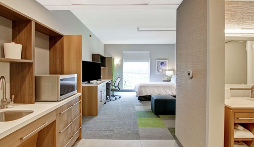 Studio, 1 Queen Bed, Non-Smoking, Accessible (Mobility & Hearing, Roll-in Shower) 