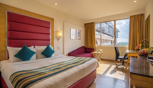 Club Superior Room with Bathtub