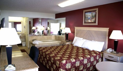 Deluxe Suite, 1 King Bed, Jetted Tub