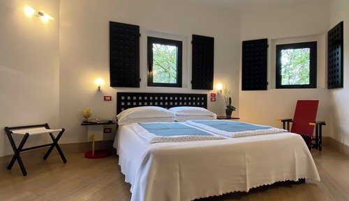 Deluxe Room, 1 Queen Bed, Garden View