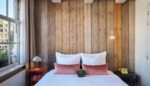 Small room with Canal View