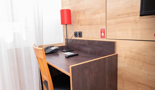 Business Studio (Twin)