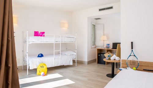 Quadruple Room (2adults +2children)