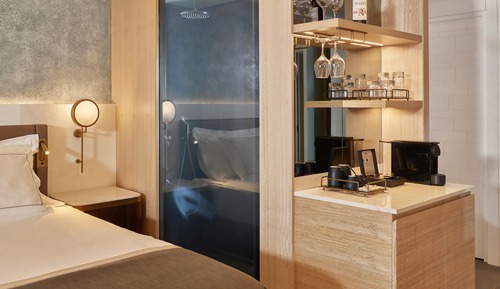 Deluxe Room Direct Sea View (2 Adult + 2 Children)
