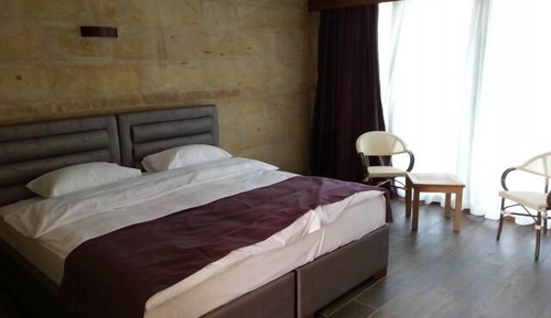 Grand Room, Jetted Tub