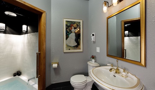 Luxury Room, 1 King Bed, Jetted Tub, Ground Floor