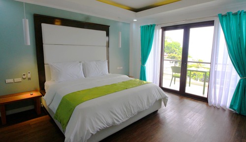 Junior Suite, 1 King Bed, Sea View