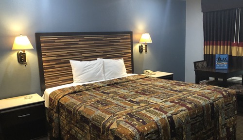 Room, 1 King Bed, Smoking